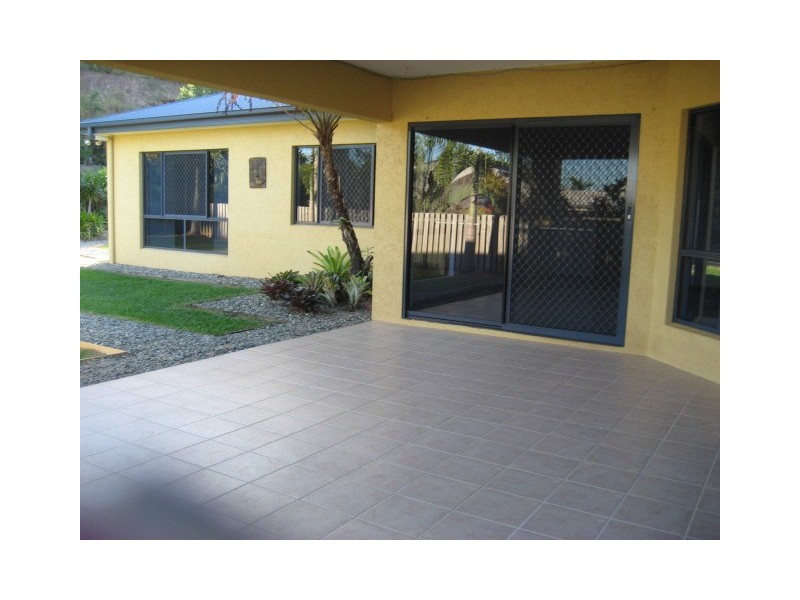 3 Kawana Street, Caravonica QLD 4878