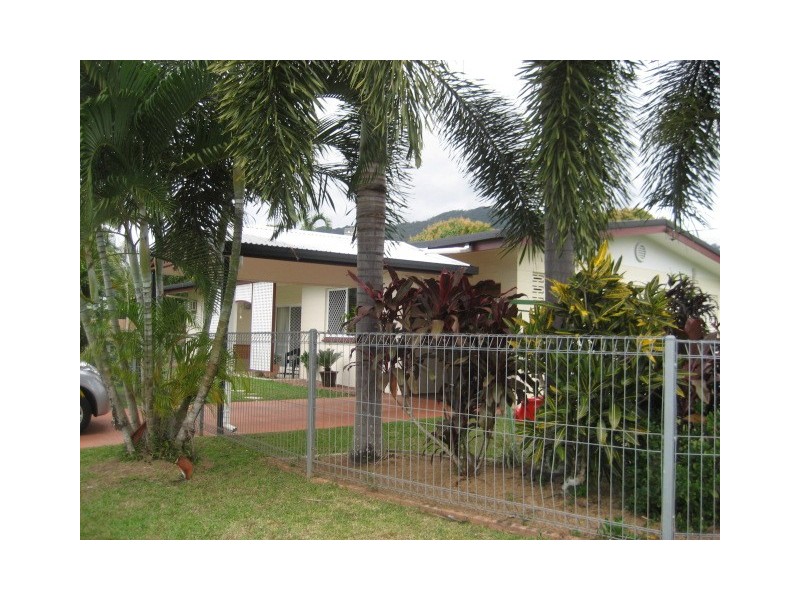 16 Walnut Street, Manoora QLD 4870