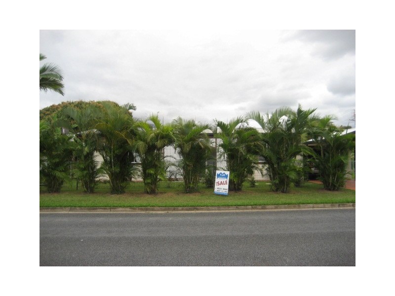 16 Walnut Street, Manoora QLD 4870