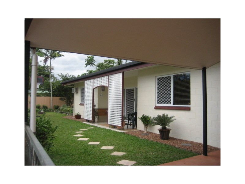 16 Walnut Street, Manoora QLD 4870