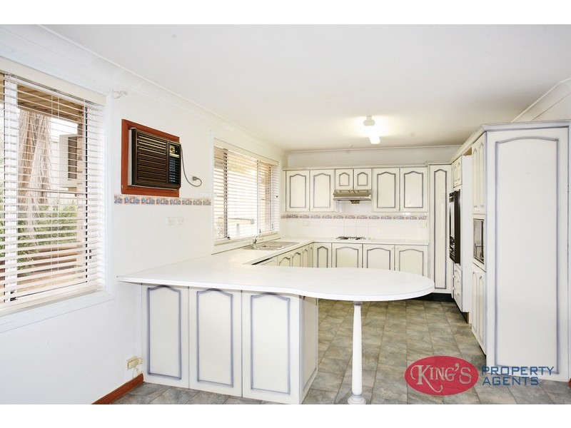 15 Clareville Cl., Woodbine NSW 2560