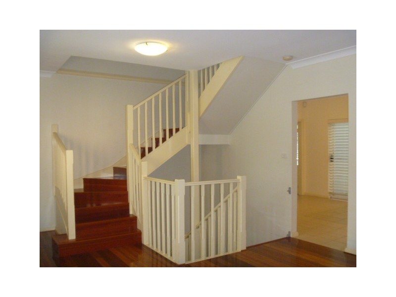 11/2 Bloomsbury Ave., Pymble NSW 2073