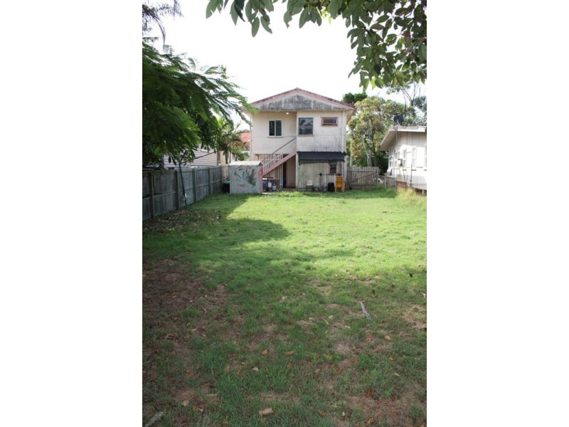 16 Twenty Fourth Ave, Palm Beach QLD 4221