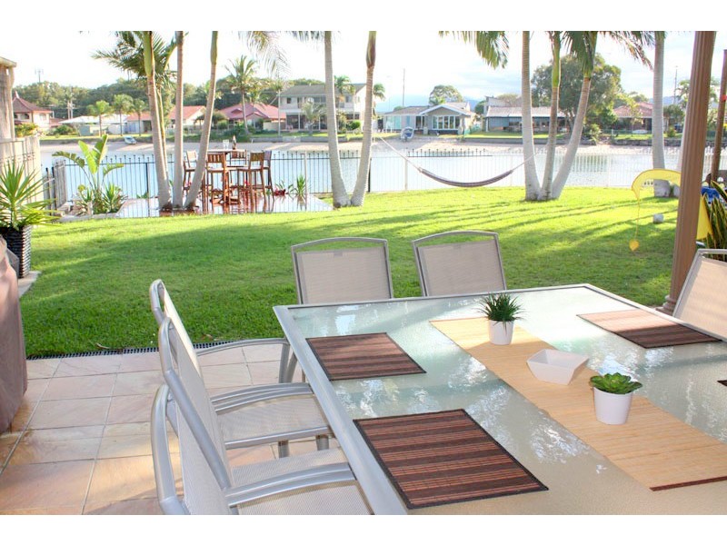 64 Parnki Parade, Palm Beach QLD 4221