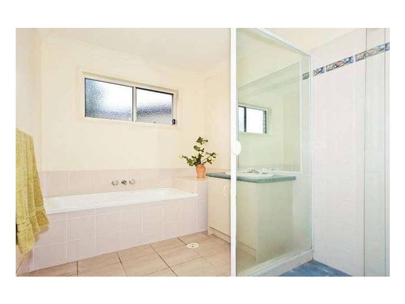 2 Paddington Drive, Carrara QLD 4211