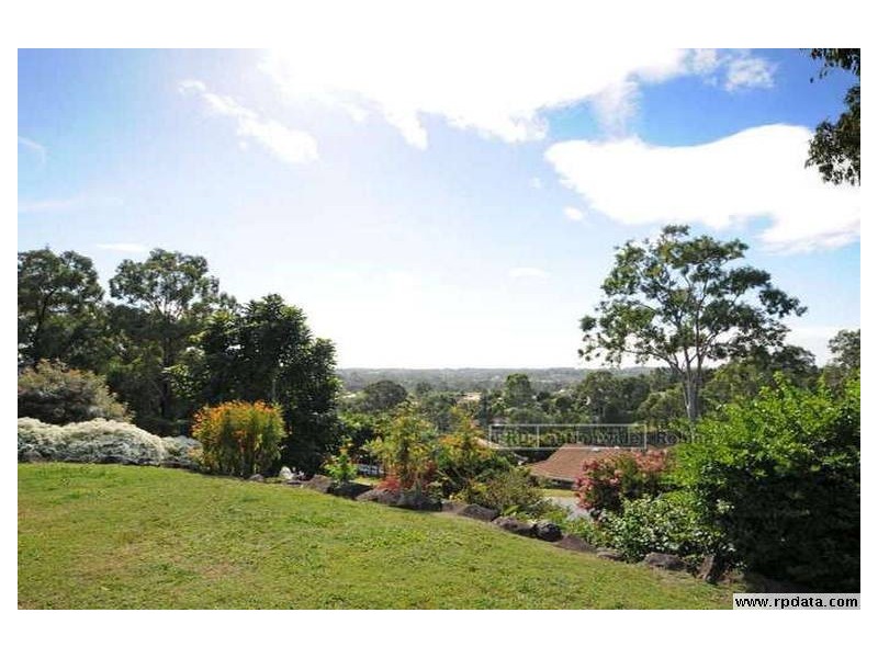 2 Paddington Drive, Carrara QLD 4211