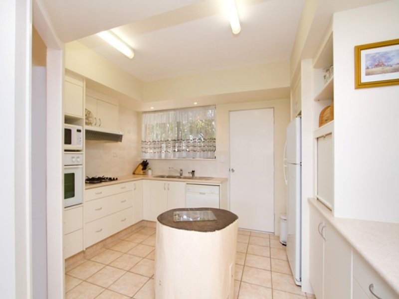 4 Ruff Court, Burleigh Waters QLD 4220