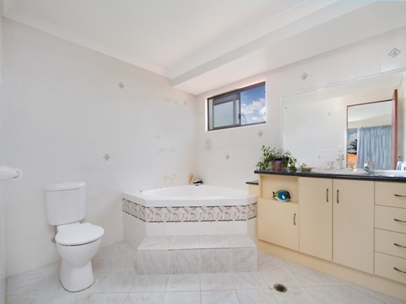 4 Ruff Court, Burleigh Waters QLD 4220