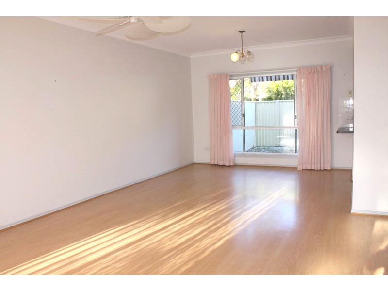 2/4 Maranta Street, Elanora QLD 4221
