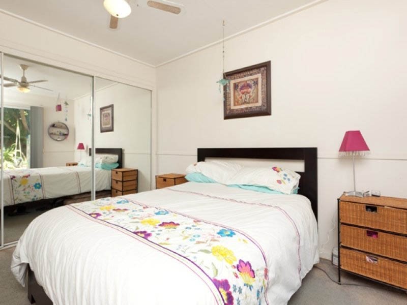 42 DJERRAL AVE, Burleigh Heads QLD 4220