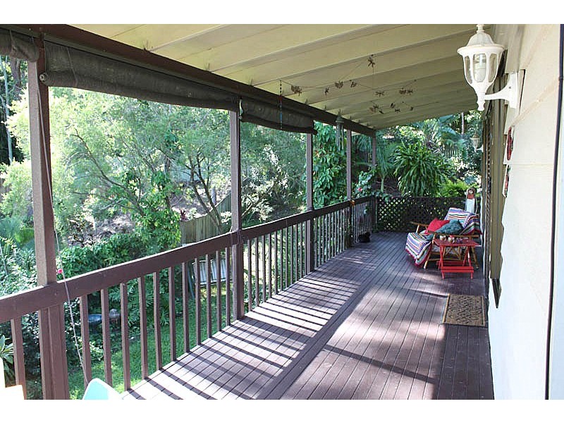 18 Fatsia court, Elanora QLD 4221