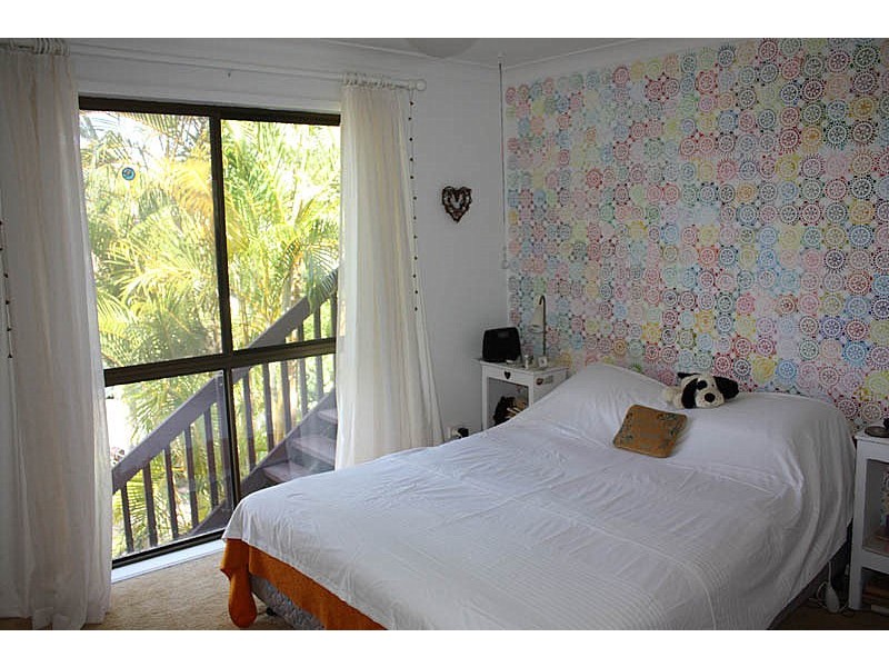 18 Fatsia court, Elanora QLD 4221