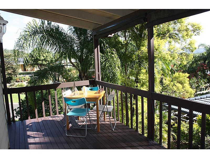 18 Fatsia court, Elanora QLD 4221