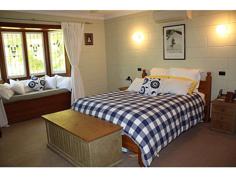 8 Harry Mills Drive, Worongary QLD 4213