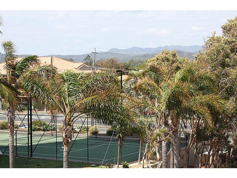 14 Jefferson Lane, Palm Beach QLD 4221