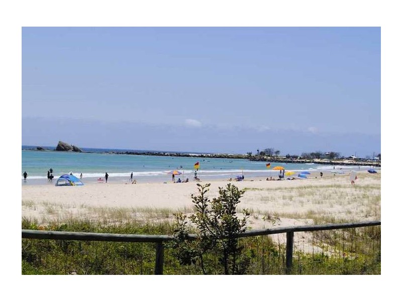 14 Jefferson Lane, Palm Beach QLD 4221