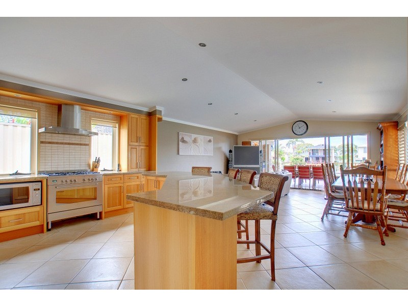 14 MACKEREL COURT, Palm Beach QLD 4221