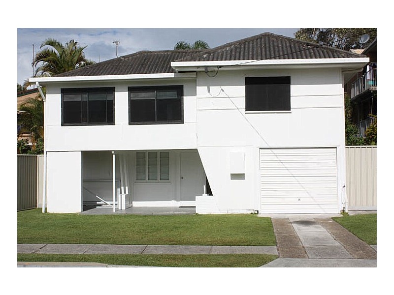 4 TWENTY EIGHTH AVE, Palm Beach QLD 4221