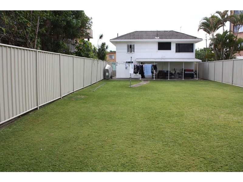 4 TWENTY EIGHTH AVE, Palm Beach QLD 4221