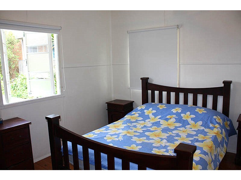 4 TWENTY EIGHTH AVE, Palm Beach QLD 4221