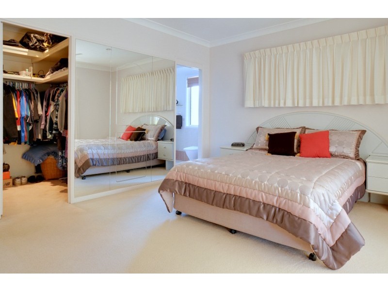 54 Warbler Parade, Varsity Lakes QLD 4227