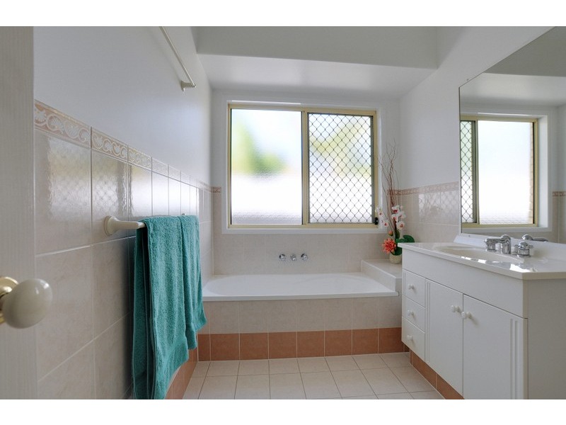 54 Warbler Parade, Varsity Lakes QLD 4227