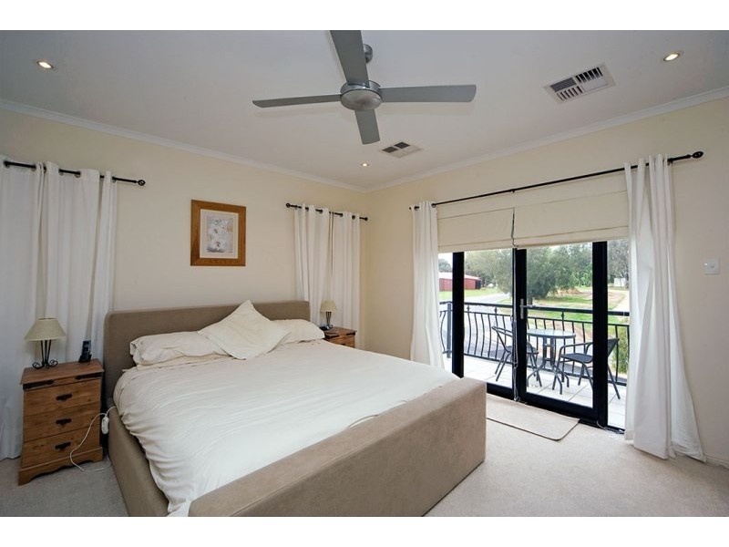 33 Park Way, Mawson Lakes SA 5095