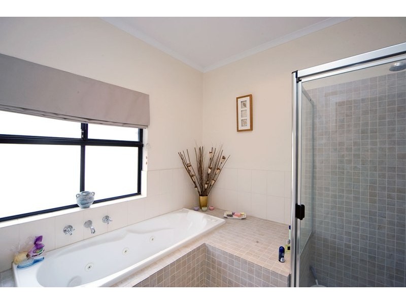 33 Park Way, Mawson Lakes SA 5095