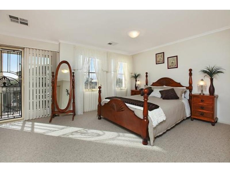 14 McKinlay Court, Mawson Lakes SA 5095