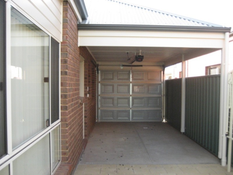 33 Hindmarsh Circuit, Mawson Lakes SA 5095