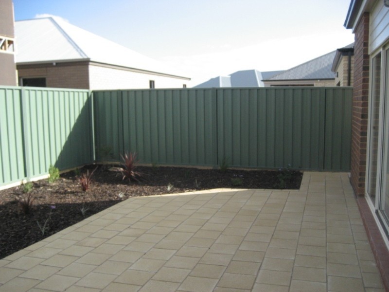 33 Hindmarsh Circuit, Mawson Lakes SA 5095