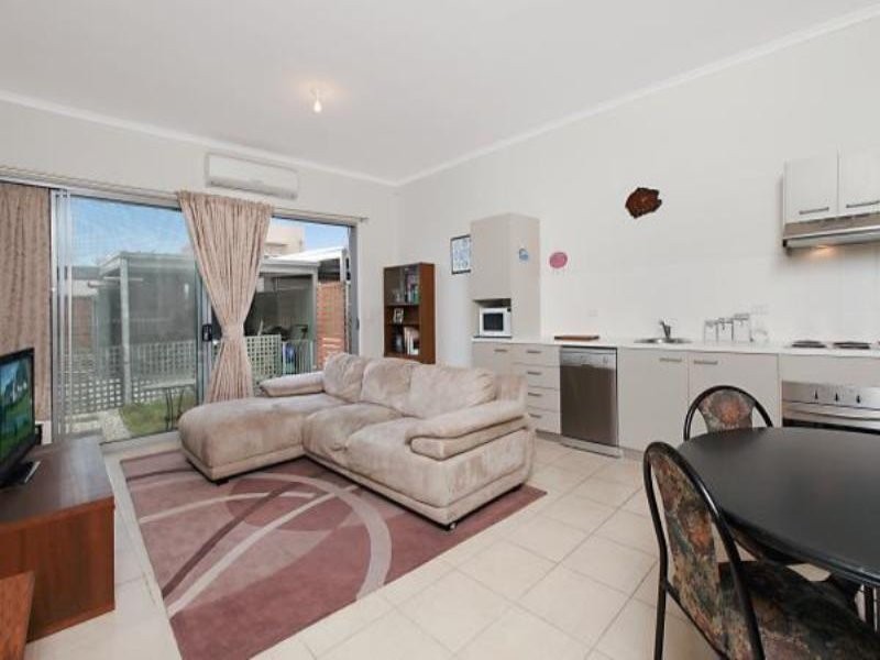 14 Hindmarsh Circuit, Mawson Lakes SA 5095
