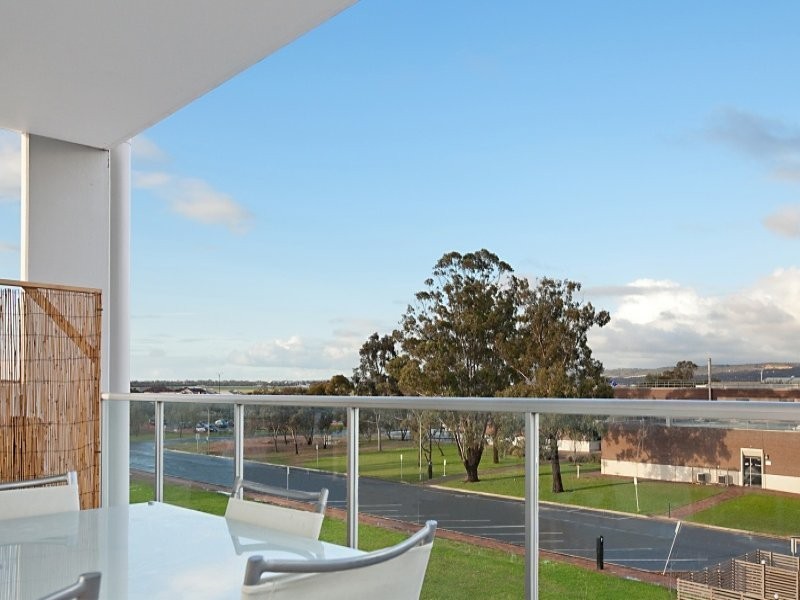 W13/18-28 Main Street, Mawson Lakes SA 5095