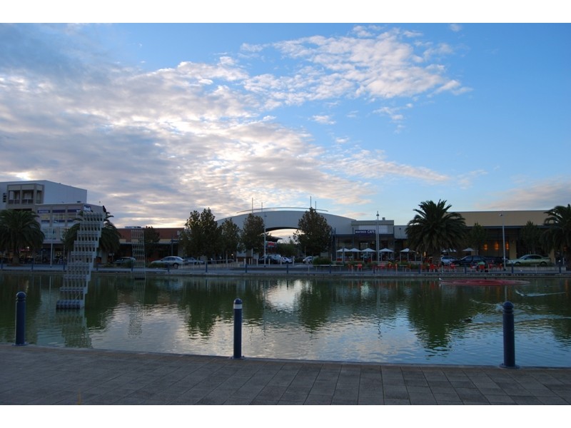 524 Lakeside Close, Mawson Lakes SA 5095