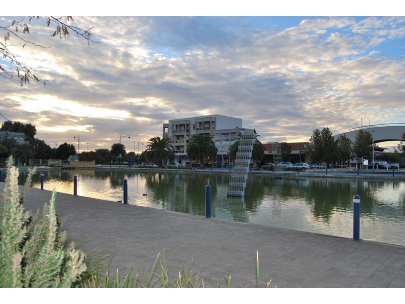 524 Lakeside Close, Mawson Lakes SA 5095