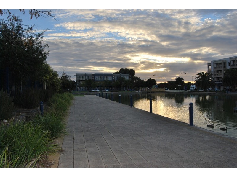 524 Lakeside Close, Mawson Lakes SA 5095