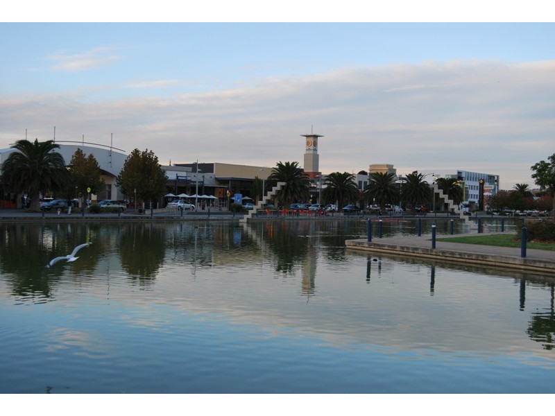 524 Lakeside Close, Mawson Lakes SA 5095