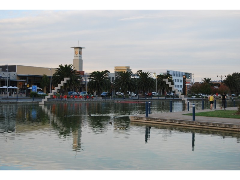 524 Lakeside Close, Mawson Lakes SA 5095