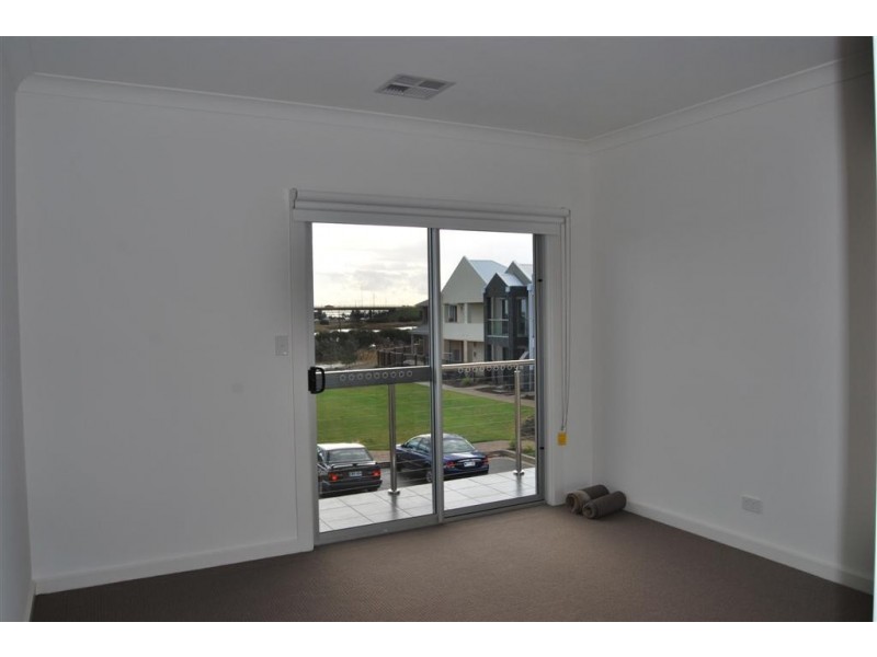 38 Broadwater Crescent, Mawson Lakes SA 5095