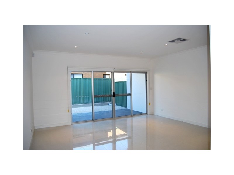 34 Broadwater Crescent, Mawson Lakes SA 5095