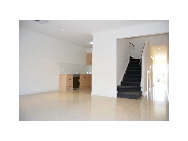 34 Broadwater Crescent, Mawson Lakes SA 5095