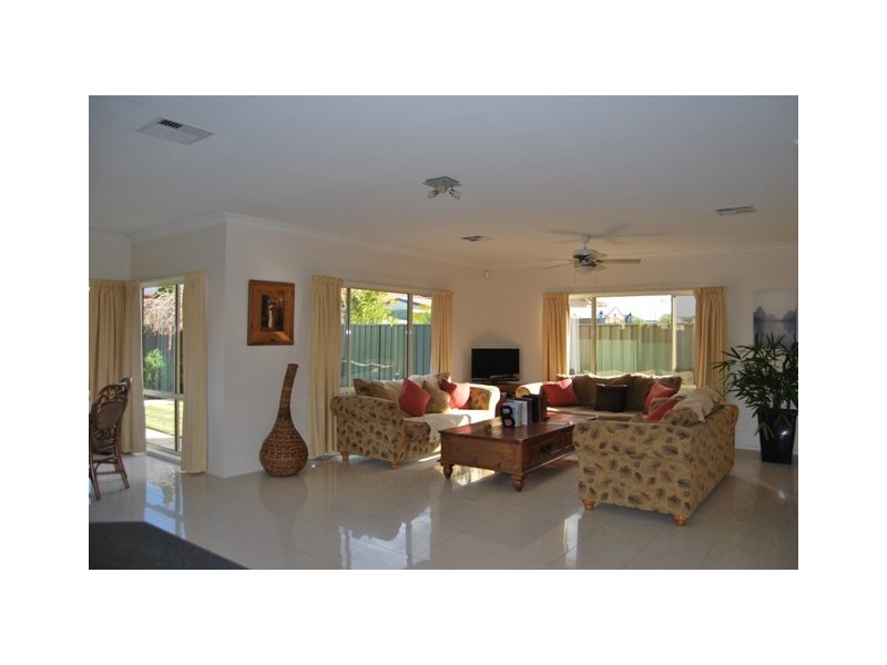 33 The Walk, Mawson Lakes SA 5095