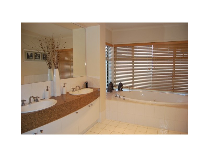 33 The Walk, Mawson Lakes SA 5095