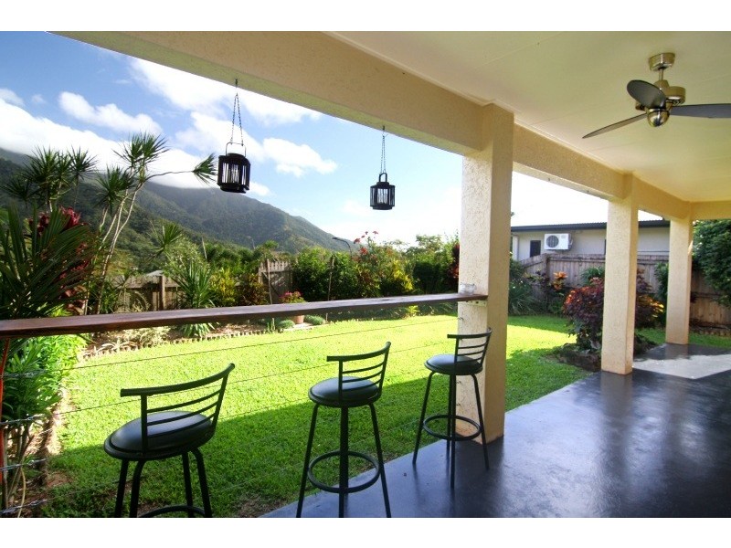 3 Orminston Close, Redlynch QLD 4870