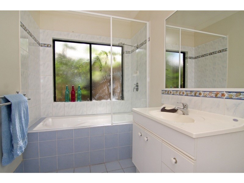 3 Orminston Close, Redlynch QLD 4870