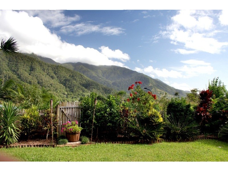 3 Orminston Close, Redlynch QLD 4870