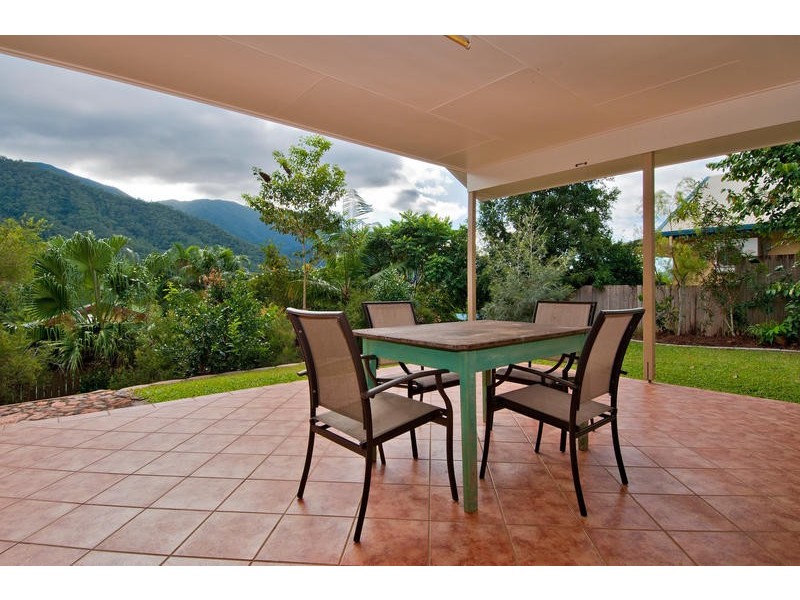 8 Amos Close, Redlynch QLD 4870