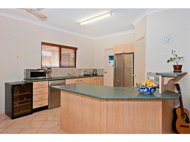 8 Amos Close, Redlynch QLD 4870