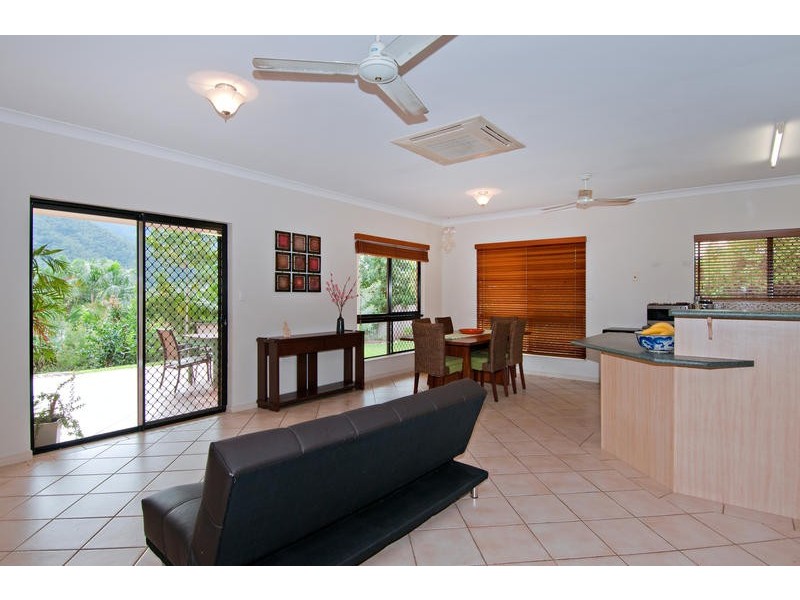 8 Amos Close, Redlynch QLD 4870