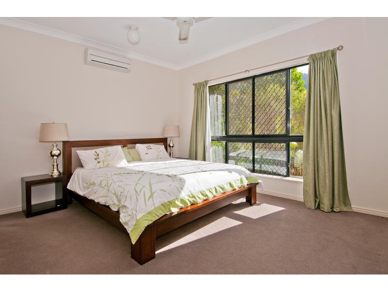 8 Amos Close, Redlynch QLD 4870